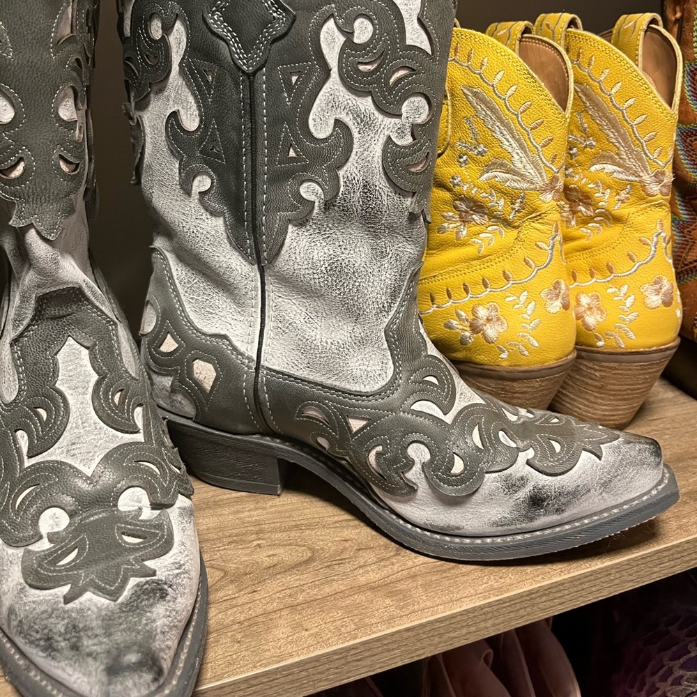 Cowgirl boots - Picture 2 of 4